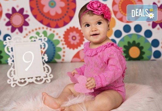 Професионална фотосесия за бебета в студио с 35 обработени кадъра с красиви декори и аксесоари от GALLIANO PHOTHOGRAPHY! - Снимка 3
