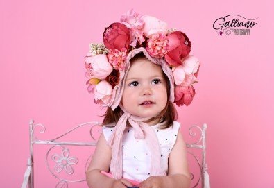 Професионална фотосесия за бебета и деца в студио с красиви декори с 35 обработени кадъра от GALLIANO PHOTHOGRAPHY