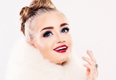 Дълготрайни и красиви цветове с маникюр с гел лак S&A или YEANAIL и 2 декорации в салон за красота Бели Дунав!