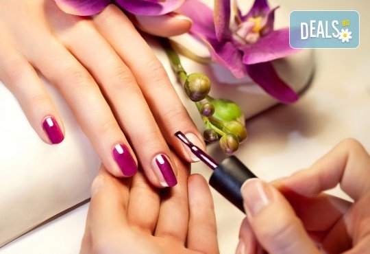 Цвят в тон със сезона! Изящен маникюр с лакове OPI и Zoya в Ивелина Студио! - Снимка 2