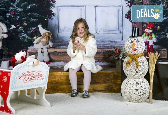Направете незабравим подарък на себе си или любим човек! Професионална Коледна фотосесия в студио и обработка на всички заснети кадри от Chapkanov photography! - Снимка 2
