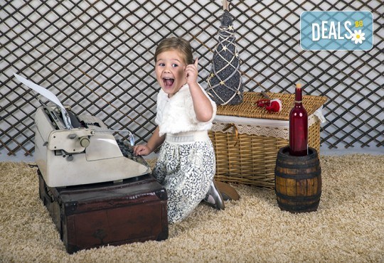 Направете незабравим подарък на себе си или любим човек! Професионална Коледна фотосесия в студио и обработка на всички заснети кадри от Chapkanov photography! - Снимка 4