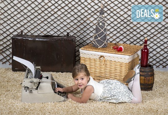 Направете незабравим подарък на себе си или любим човек! Професионална Коледна фотосесия в студио и обработка на всички заснети кадри от Chapkanov photography! - Снимка 5