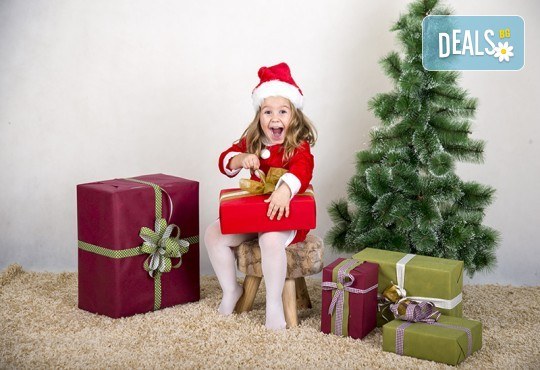 Направете незабравим подарък на себе си или любим човек! Професионална Коледна фотосесия в студио и обработка на всички заснети кадри от Chapkanov photography! - Снимка 6