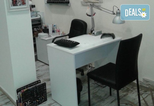 За страхотен обем! Поставяне на мигли косъм по косъм или 3D с руски обем в салон за красота Алма Морел - Снимка 7