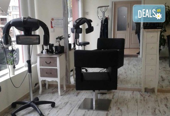 За страхотен обем! Поставяне на мигли косъм по косъм или 3D с руски обем в салон за красота Алма Морел - Снимка 8