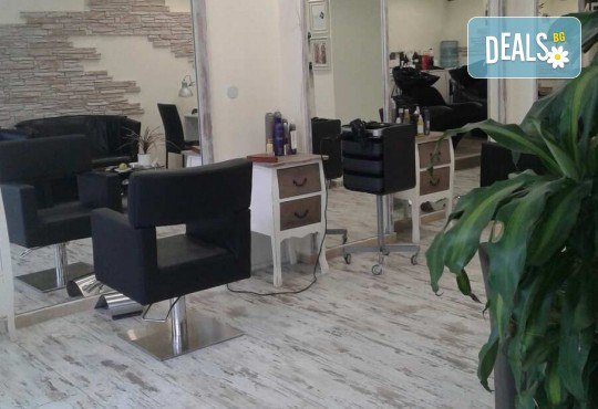 За страхотен обем! Поставяне на мигли косъм по косъм или 3D с руски обем в салон за красота Алма Морел - Снимка 9