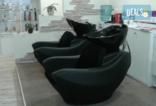 За страхотен обем! Поставяне на мигли косъм по косъм или 3D с руски обем в салон за красота Алма Морел - Снимка 10