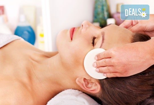 Медицинско почистване на лице, кислороден пилинг, терапия за контрол на порите и маска в салон за красота Алма Морел - Снимка 3