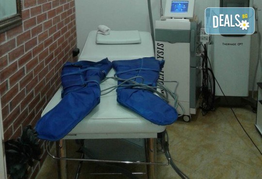 Медицинско почистване на лице, кислороден пилинг, терапия за контрол на порите и маска в салон за красота Алма Морел - Снимка 6