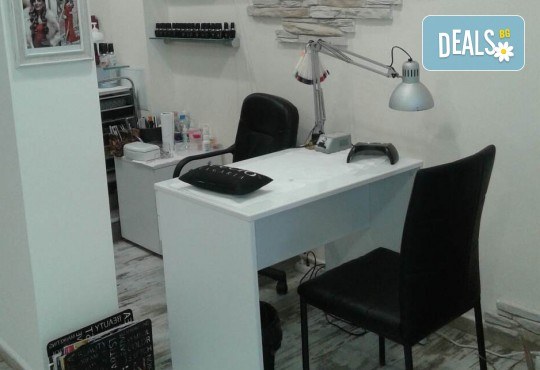 Медицинско почистване на лице, кислороден пилинг, терапия за контрол на порите и маска в салон за красота Алма Морел - Снимка 7