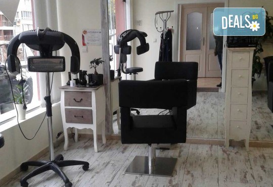 Медицинско почистване на лице, кислороден пилинг, терапия за контрол на порите и маска в салон за красота Алма Морел - Снимка 9