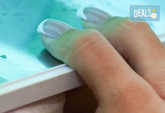 Разнообразие от цветове! Маникюр с гел лак BlueSky или Shellac в салон за красота Престиж, Яворец! - Снимка 3
