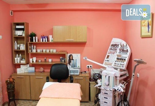 Разнообразие от цветове! Маникюр с гел лак BlueSky или Shellac в салон за красота Престиж, Яворец! - Снимка 7