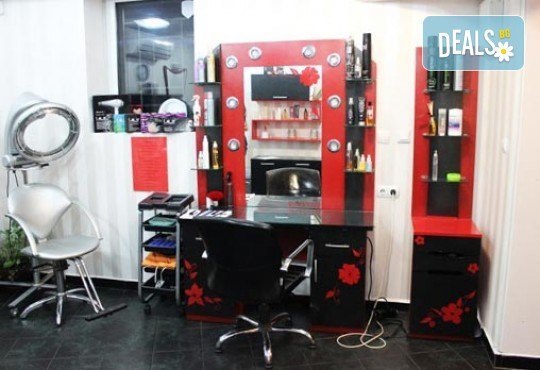 Разнообразие от цветове! Маникюр с гел лак BlueSky или Shellac в салон за красота Престиж, Яворец! - Снимка 5