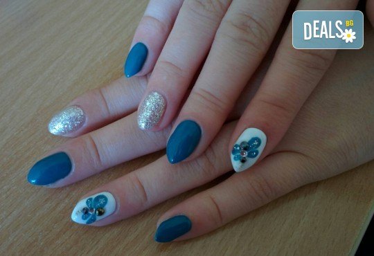 Дълготраен маникюр с гел лак BlueSky в цвят по избор и включено сваляне на стар гел лак в студио за красота Д&В, Студентски град! - Снимка 22