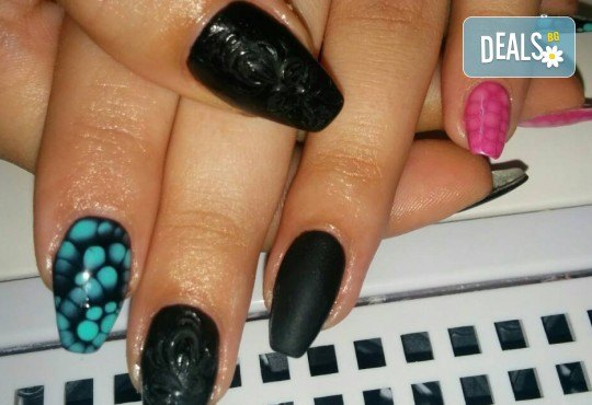 Дълготраен маникюр с гел лак BlueSky в цвят по избор и включено сваляне на стар гел лак в студио за красота Д&В, Студентски град! - Снимка 24