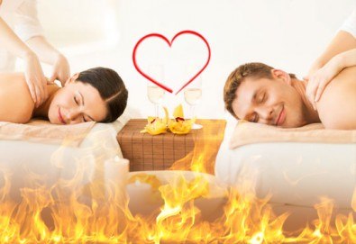 Огън от любов! Терапия за двама с парафин, синхронен масаж, огнен масаж фламбе, две чаши вино в ''Senses Massage & Recreation''!