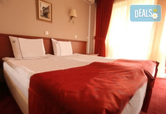 Нова Година 2018 в Охрид с Дари Травел! 3 нощувки, 3 закуски и 2 вечери, Новогодишна вечеря в Hotel Belvedere 4*, транспорт и програма в Скопие и Охрид - Снимка 3