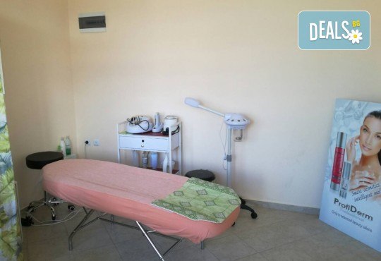 Заблестете в изящни цветове! Маникюр с гел лак Bluesky в салон за красота Теди! - Снимка 5