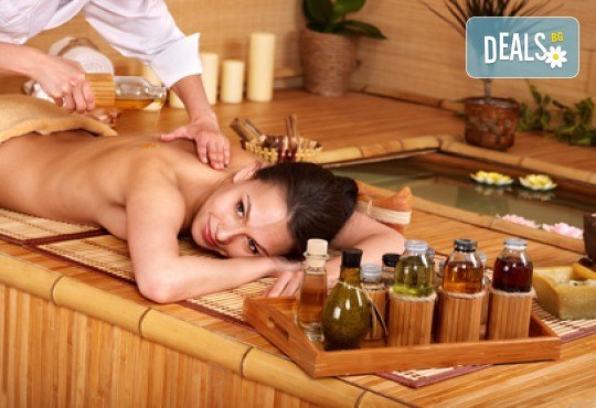 Дълбокотъканен масаж на цяло тяло с топли билкови масла и сегментарно-рефлекторни техники в луксозния СПА център Senses Massage & Recreation! - Снимка 2