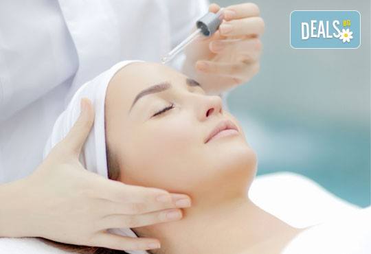 Почистване на лице - мануално или с ултразвукова шпатула, вкарване на ампула с колаген и хиалурон и бонус: почистване на вежди в салон Madonna! - Снимка 3