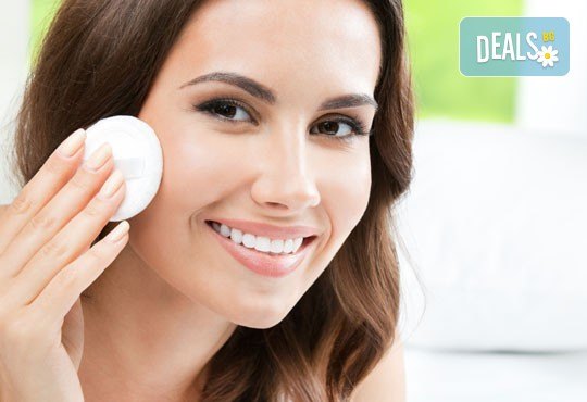 Почистване на лице - мануално или с ултразвукова шпатула, вкарване на ампула с колаген и хиалурон и бонус: почистване на вежди в салон Madonna! - Снимка 1