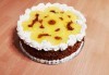 Вземете изкусителна торта със сметанов крем и парченца ананас, 14-16 парчета, от сладкарница Черешка! - thumb 1