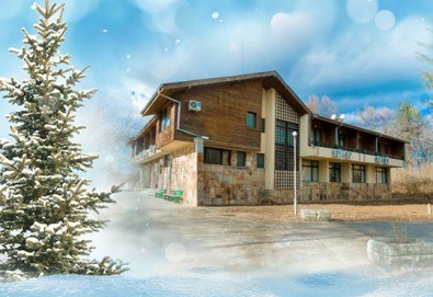 Нова година в комплекс Фазанария до Пазарджик! 2 нощувки със закуски, вечери, богата трапеза, DJ програма, заря и новогодишен огън