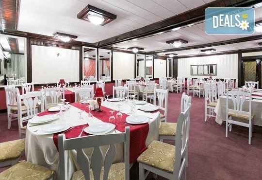 Нова година в комплекс Фазанария до Пазарджик! 2 нощувки със закуски, вечери, богата трапеза, DJ програма, заря и новогодишен огън - Снимка 2