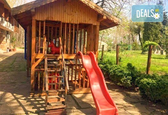 Нова година в к-с Фазанария до Пазарджик! Новогодишен куверт с богато празнично меню: специалитети, напитки, плодове, баница с късмети, DJ програма, томбола, изненади, заря и новогодишен огън - Снимка 8