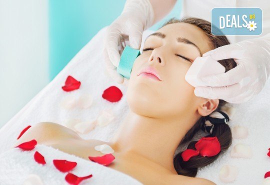 Почистване на лице с ултразвукова шпатула, вкарване на серум с ултразвук, нанасяне на маска с или без кислородна терапия по избор в Женско царство - Център /Хасиенда/ ! - Снимка 2