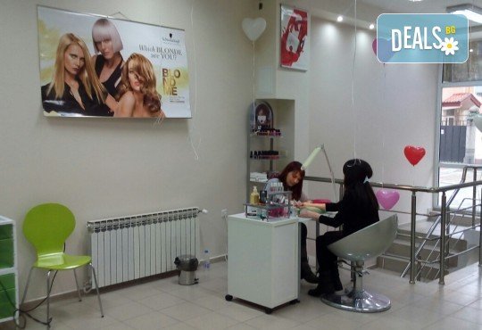 Професионален грим - дневен, вечерен или опушен, масажно измиване, оформяне със сешоар по избор в Женско царство! - Снимка 6