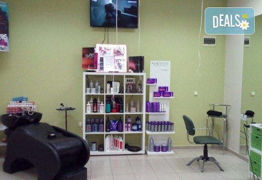 Професионален грим - дневен, вечерен или опушен, масажно измиване, оформяне със сешоар по избор в Женско царство! - Снимка 8