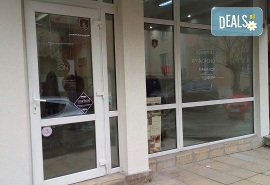 Професионален грим - дневен, вечерен или опушен, масажно измиване, оформяне със сешоар по избор в Женско царство! - Снимка 9