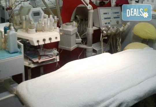 Ензимно почистване на лице с четков пилинг и енергизираща кожата кислородна терапия + бонус: 10% отстъпка от всички процедури в салон за красота Киприте - Снимка 5