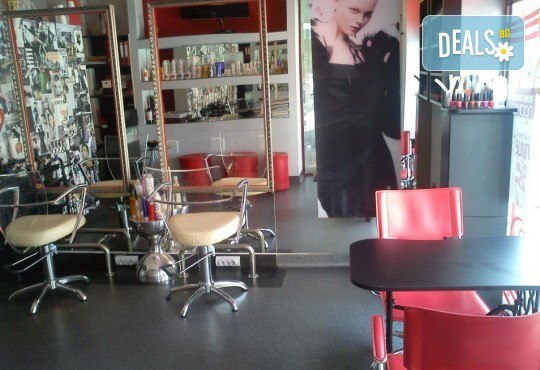 Ензимно почистване на лице с четков пилинг и енергизираща кожата кислородна терапия + бонус: 10% отстъпка от всички процедури в салон за красота Киприте - Снимка 4