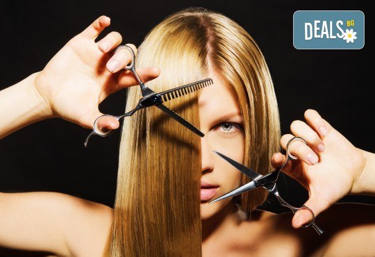 Професионална грижа за Вашата коса! Подстригване, масажно измиване, подхранваща маска и подсушаване в салон Виктория - Снимка 1