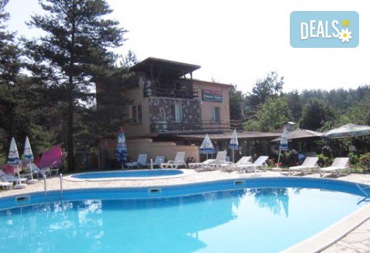 Романтика в Рила! Една или две нощувки със закуски за двама в Искърското ханче близо до яз. Искър! - Снимка 9