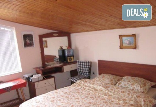 Романтика в Рила! Една или две нощувки със закуски за двама в Искърското ханче близо до яз. Искър! - Снимка 4