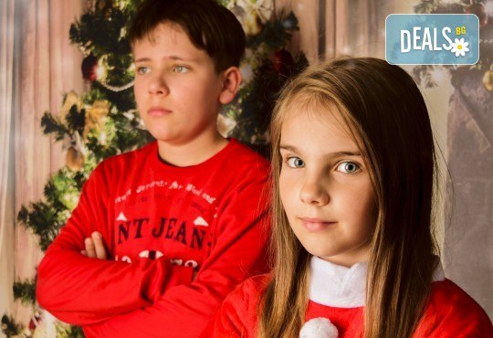 Магично предложение за Вас и Вашето семейство! Коледна фотосесия с 25 обработени кадъра от Pandzherov Photography - Снимка 6