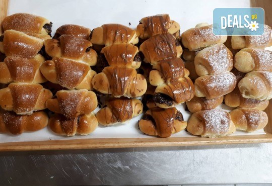 За празниците! 50 мини кифлички с шоколад, локум и мармалад + опаковка от Пекарна Слънце! - Снимка 1