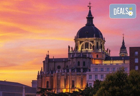 Самолетна екскурзия до Мадрид през януари с Дари Травел! 3 нощувки със закуски в хотел 3*, билет, летищни такси, обиколка на Мадрид - Снимка 2
