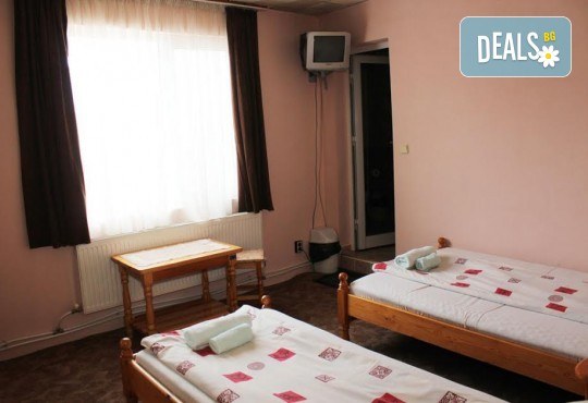 SPA в Добринище! 2 нощувки със закуски и 1 вечеря за ДВАМА в къща за гости Андрееви, отстъпка за ползване на минерален басейн! - Снимка 16