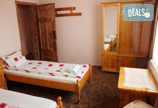 SPA в Добринище! 2 нощувки със закуски и 1 вечеря за ДВАМА в къща за гости Андрееви, отстъпка за ползване на минерален басейн! - Снимка 9