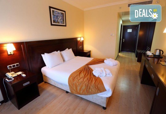 Последни места за Нова година в Eser Diamond Hotel 5*, Силиври, Турция! 2 нощувки с 2 закуски, 1 стандартна и 1 празнична вечеря, празнична програма и ползване на СПА! Безплатно за дете до 3 години! - Снимка 3