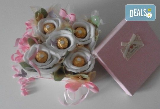 Букет Нежност или Калина, съставен от шоколадови бонбони и красиви декорации, от Онлайн магазин за подаръци Банана - Снимка 6