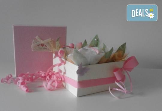 Букет Нежност или Калина, съставен от шоколадови бонбони и красиви декорации, от Онлайн магазин за подаръци Банана - Снимка 7