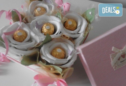 Букет Нежност или Калина, съставен от шоколадови бонбони и красиви декорации, от Онлайн магазин за подаръци Банана - Снимка 9