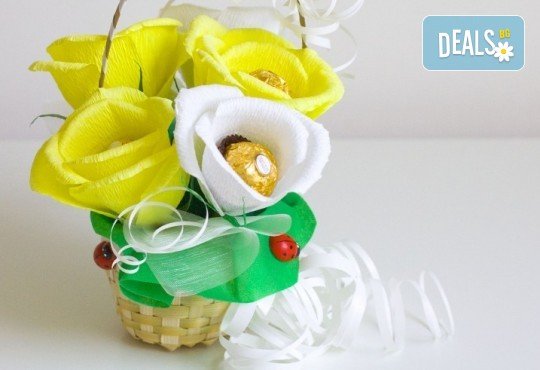 Букет Нежност или Калина, съставен от шоколадови бонбони и красиви декорации, от Онлайн магазин за подаръци Банана - Снимка 3